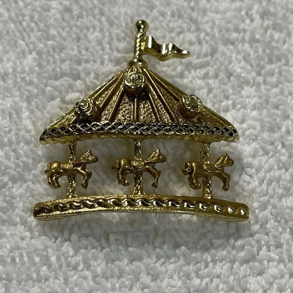 Vintage Carousel ornate gold tone large minamal wear